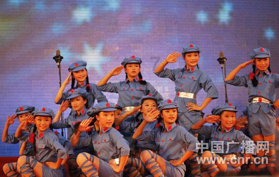 异地恋男朋友对自己越来越冷淡怎么办？异地恋感情淡了怎么维持？
